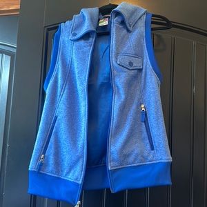 Burton women’s blue snowboarding vest size L, never worn